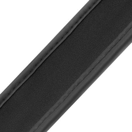 FETISH SUBMISSIVE POSICION PIERNAS ABIERTAS CON ESPOSAS CON FORRO DE NEOPRENO