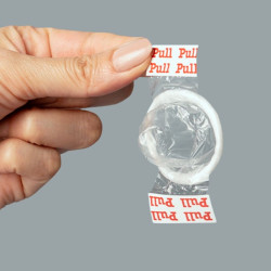 UNIQ PULL PRESERVATIVOS CON TIRAS SIN LATEX 3 UNIDADES